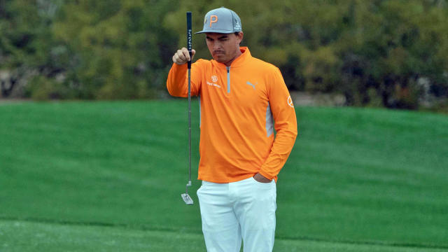 Rickie lining up a putt to make the elusive big bird (eagle).